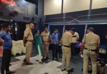 बार में युवक-युवतियों के बीच जमकर हुई मारपीट, बेल्ट और लात-घूंसों से पीटा