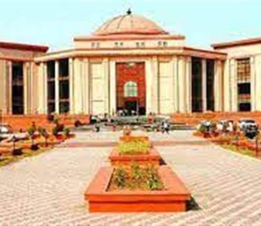 सुप्रीम कोर्ट कोलेजियम ने छत्तीसगढ़ न्यायिक सेवा के तीन अधिकारियों को छत्तीसगढ़ हाई कोर्ट में जज नियुक्त करने की मंजूरी दी….. संतोष शर्मा, सुषमा सावंत और सुधीर कुमार जल्द लेंगे हाई कोर्ट जस्टिस की शपथ….. हाई कोर्ट में अभी तक 13 जस्टिस थे अब हो जाएंगे 16…..22 जस्टिस की स्वीकृति…..अभी भी 6 कोर्ट वेकेंट……