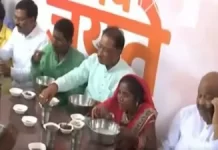 मुख्यमंत्री विष्णु देव साय ने श्रमिकों के साथ बोरे बासी खाकर मनाया मजदूर दिवस