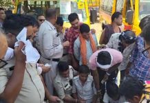 चुनाव ड्यूटी में स्ट्रांग रूम बना जुए का अड्डा, पुलिसकर्मी भी लागा ने लगे दांव, एसपी ने 2 को किया सस्पेंड
