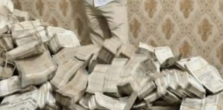 झारखंड में मंत्री के PS के नौकर के घर से मिला नोटों का अंबार, चुनाव के बीच ED के छापे में 25 करोड़ कैश मिलने का अनुमान