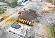 बेमेतरा ब्लास्ट में मिल रहे शरीर के चीथड़े, 10 से ज्यादा लोगों के मलबे में दबे होने की आशंका