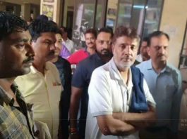 अनवर ढेबर को सुप्रीम कोर्ट से 28 महीने बाद मिली जमानत….. चीफ जस्टिस सूर्यकांत, जॉयमाला बागची और वी. मोहन की थ्री जज बैंच ने दी अंतरिम जमानत….. शीर्ष कोर्ट ने कहा छत्तीसगढ़ से बाहर रहना होगा….. अनवर के वकील मुकुल रोहतगी ने की पैरवी….. राज्य सरकार की और से महेश जेठमलानी और रवि शर्मा ने चीफ जस्टिस को सील बंद लिफाफे में दिए सीक्रेट डॉक्यूमेंट्स……