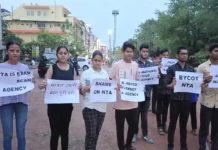 NEET परीक्षा में गड़बड़ी के खिलाफ छात्र सड़क पर उतरे, NTA का किया विरोध, निष्पक्ष जांच की मांग