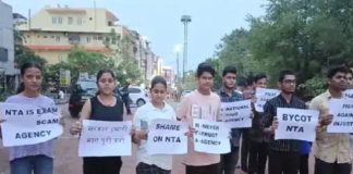 NEET परीक्षा में गड़बड़ी के खिलाफ छात्र सड़क पर उतरे, NTA का किया विरोध, निष्पक्ष जांच की मांग