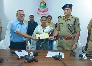 CG: 13 लाख के इनामी नक्सली ने किया सरेंडर, तीन राज्यों में घोषित था इनाम