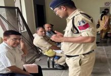 शराब घोटाला मामला: पूर्व आईएएस अनिल टुटेजा को मेरठ कोर्ट में किया गया पेश