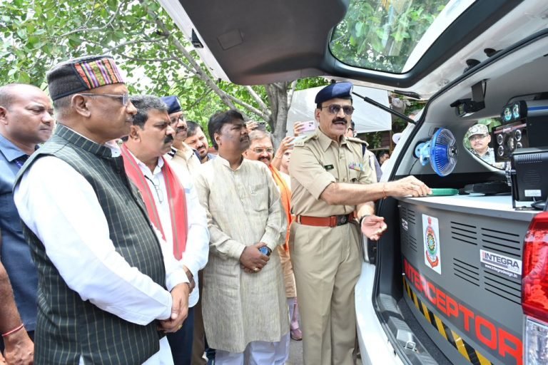 CG पुलिस को मिले सबसे आधुनिक वाहन, सड़क पर ही पकड़ लेंगे ट्रैफिक रूल तोड़ने वाले को