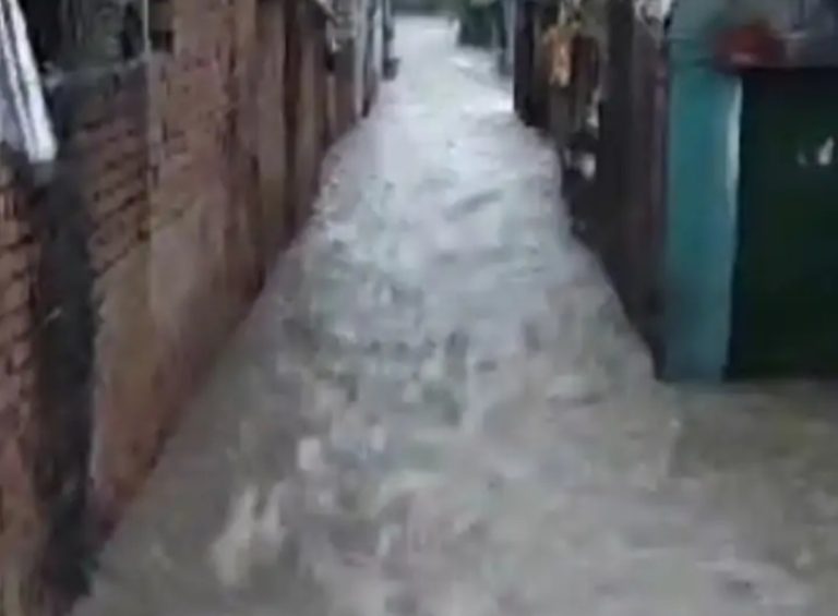 कोरबा में भारी बारिश के कारण घरों में भर गया पानी, लोग हुए परेशान