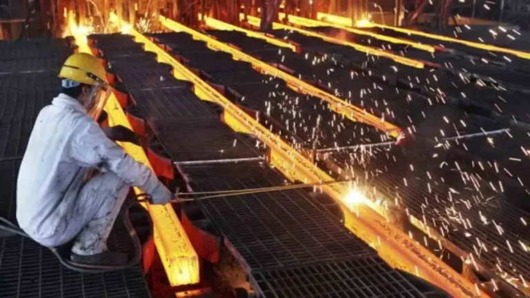 CG: बढ़ी हुई बिजली दर का विरोध, 150 से ज्यादा स्टील प्लांट बंद, 5 लाख नौकरियों पर असर