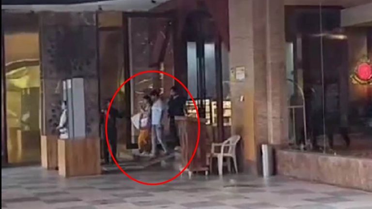 रायपुर में कैदी को परिवार के साथ मौज-मस्ती कराने वाले जेल प्रहरी के खिलाफ हुई FIR दर्ज