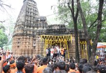 सीएम साय और डिप्टी सीएम ने किए भोरमदेव और बूढ़ा महादेव के दर्शन, कांवड़ियों पर हुई फूलों की बारिश