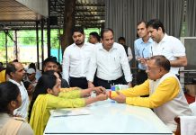 जनदर्शन में फरियाद लेकर पहुंचीं बहनों ने सीएम विष्णु देव साय को बांधी राखी