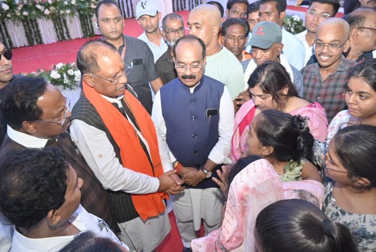 उप मुख्यमंत्री अरुण साव के भांजे के श्रद्धांजलि कार्यक्रम में शामिल हुए सीएम विष्णुदेव साय