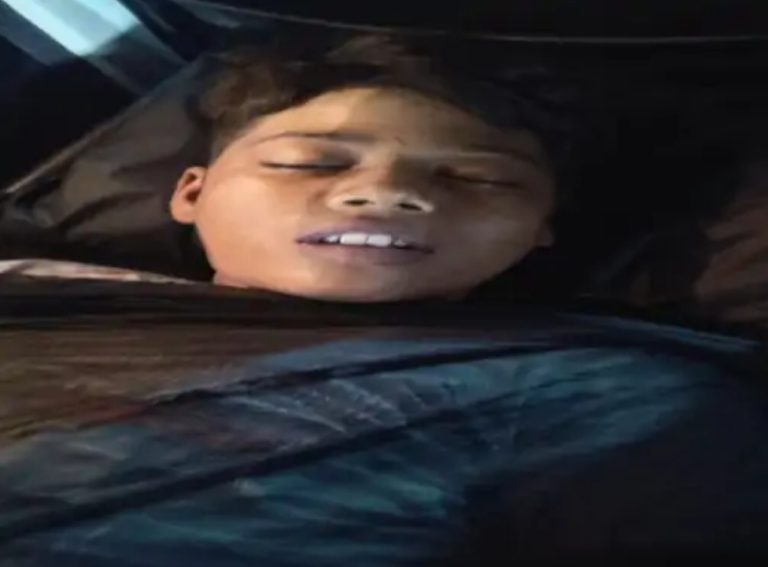 CG: मोबाइल देने से पिता ने किया मना तो 13 साल के बच्चे ने लगाई फांसी