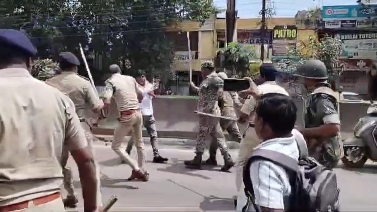 भूपेश समर्थकों को पुलिस ने पीटा, भिलाई में हो गया लाठी चार्ज, सड़क पर बवाल