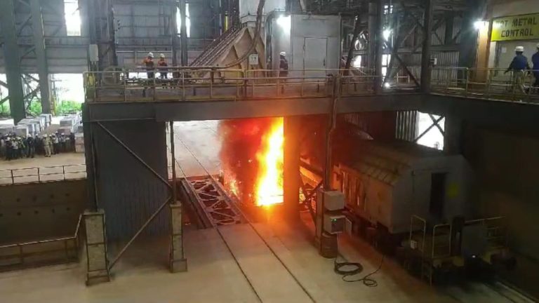 CG: स्टील प्लांट में हुआ बड़ा हादसा, शॉर्ट सर्किट के कारण लगी भीषण आग में 4 लोग झुलसे