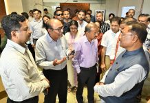 31 अक्तूबर की शाम को आयेंगे पीएम मोदी …नये विधानसभा भवन का करेंगे लोकार्पण….ट्राइबल म्यूजियम, सत्य साईं अस्पताल और ब्रह्मकुमारी आश्रम जाएंगे….सीएम साय ने आज सीएस और सचिव स्तर के अफसरों के साथ तैयारियों का लिया जायजा….नया रायपुर की हर सड़क चमक रही…अभिवादन की तस्वीर हर जगह हो रही चस्पा….