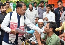 जनदर्शन….. मुख्यमंत्री से मिलने पहुंचा अपार जन समूह, कोई संगमरमर की मूर्ति लेकर पहुंचा तो कोई खुद की बनाई हुई बैटरी चलित स्कूटी से….. हर आंखों में आस और उम्मीद की नजर आई किरण…..