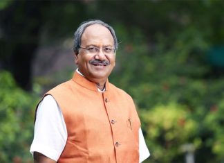 सरकार के सरकारी फैसले के खिलाफ खड़े हो गए सांसद बृजमोहन अग्रवाल…… पूर्व विधायक विकास उपाध्याय ने कहा सांसद को पीड़ितों के साथ धरना देना चाहिए….. पत्र लिखने से कुछ नहीं होगा…..