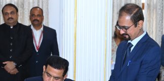 अमिताभ जैन, उमेश अग्रवाल और शिरीष मिश्रा को राज्यपाल ने सूचना आयुक्त की दिलाई शपथ…..