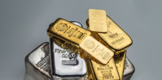 सोने और चांदी की कीमतों में आज भारी गिरावट….. चांदी 20 हजार रूपये से हुई नीचे….. सोना 7 हजार तोला हुआ कम…..