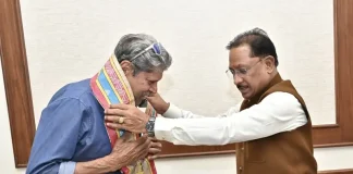 नया रायपुर के सीएम हाउस में कपिल देव मिले सीएम विष्णु देव साय से….. राज्य की खेल गतिविधियों पर हुई चर्चा…. पीजीटीआई प्रेसिडेंट कपिल ने Mayfair Golf course की CM से की जमकर तारीफ…. हर साल पीजीटीआई कराएगा टूर्नामेंट….