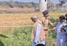 दुर्ग के सामोदा गांव में भाजपा नेता की दो एकड़ खेत में अफीम की लहलहाती फसल का मुआयना करने पहुंचे भूपेश बघेल…. पूर्व मुख्यमंत्री के साथ हज़ारों का हुजूम… पुलिस फोर्स भी मौके पर… भाजपा नेता विनायक चंद्राकर को किरण देव ने किया पार्टी से सस्पेंड…..