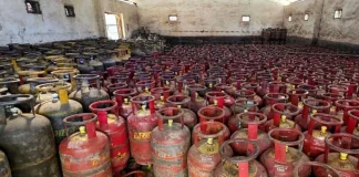 हरमूज़ की खाड़ी में बढ़ते तनाव के बाद रायपुर और छत्तीसगढ़ में LPG सिलेंडर की जमकर कालाबाजारी…. प्रशासन ने रायपुर में 392 और छग में 741 घरेलू सिलेंडर किए जब्त….