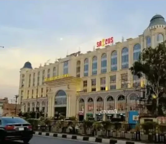 सीनियर IAS ऑफिसर ऋचा शर्मा करेंसी टॉवर की लिफ्ट में आधा घंटे तक फंस गई ….. लिफ्ट खुलने पर तबीयत हुई खराब शासन प्रशासन में मचा हड़कंप……