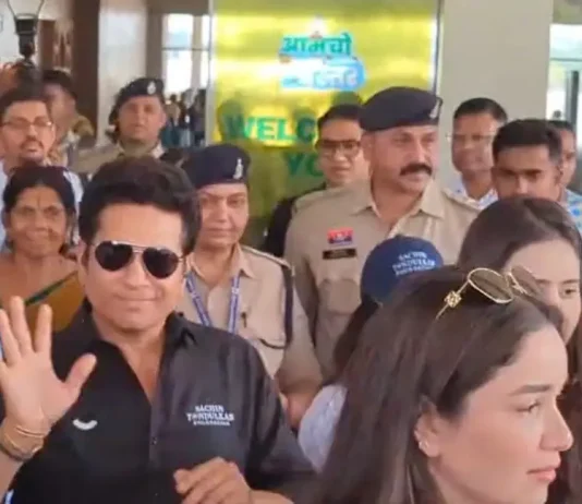 सचिन तेंदुलकर अपने पूरे परिवार के साथ निजी विमान से पहुंचे बस्तर….50 खेल मैदान को करेंगे विकसित….. खराब मौसम के कारण सीएम साय नहीं जा पाए…..