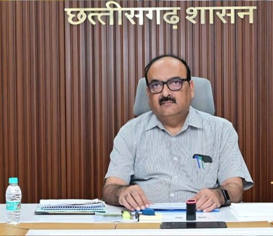 देवेंद्र नगर और पंडरी से लगी कृषि उपज मंडी में बनने वाले जेम्स एंड ज्वेलरी पार्क को चीफ सेक्रेटरी की हरी झंडी….. पीपीपी मोड पर बनेगा ज्वेलरी पार्क….. बिलासपुर में आधुनिक ट्रांसपोर्ट नगर….. नया रायपुर में इंटरनेशनल कन्वेंशन सेंटर….. तीनों ही बड़े प्रोजेक्ट पीपीपी मोड पर बनाए जाएंगे….. तत्काल प्रभाव से टेंडर जारी करके काम शुरू करने के ऑर्डर……
