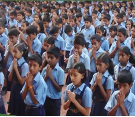नए शैक्षणिक सत्र की कल से शुरुआत….. सरकार दो हफ्ते तक मनाएगी शाला प्रवेश उत्सव…. बच्चों का स्कूल आने पर तिलक लगाकर किया जाएगा स्वागत….. यूनिफार्म सेट और किताबें भी बांटी जाएगी…..