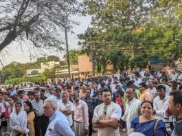 सेंट्रल जेल में कैद 21 साल के छात्र ने हाई कोर्ट के चीफ जस्टिस रमेश सिन्हा के आदेश पर पुलिस की सुरक्षा में दिया NEET का एग्जाम….. रायपुर के 25 परीक्षा केंद्रों में 9 हजार छात्रों ने दिलाई परीक्षा…..