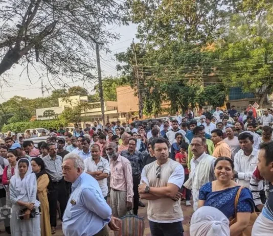 सेंट्रल जेल में कैद 21 साल के छात्र ने हाई कोर्ट के चीफ जस्टिस रमेश सिन्हा के आदेश पर पुलिस की सुरक्षा में दिया NEET का एग्जाम….. रायपुर के 25 परीक्षा केंद्रों में 9 हजार छात्रों ने दिलाई परीक्षा…..