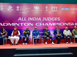देश के 150 जज और नामचीन वकीलों का बैडमिंटन टूर्नामेंट हुआ लंदन में….. केंद्रीय विधि एवं न्याय मंत्रालय की मेजबानी में हुआ टूर्नामेंट…. करोड़ों रुपए का खर्च ऐसे वक्त में किया गया जब खुद प्रधानमंत्री लोगों से विदेश यात्रा, गोल्ड और डेस्टिनेशन वेडिंग नहीं करने की दे रहे सलाह…. वकील और जस्टिस का वेकेशन लन्दन से पहले थाईलैंड के फुकेट में भी…. फुकेट में भी बेंच बार बैडमिंटन टूर्नामेंट….अब तक साल भर में तीन बैडमिंटन टूर्नामेंट…..