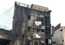 ऑक्टोपस बार में देर रात लगी भीषण आग…. पूरा बार जलकर हुआ खाक….. अगल बगल की दुकानें भी आग की चपेट में……