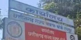 आमिर खान ने गैर मुस्लिम लड़कियों से तीन बार विवाह किया…..पहली पत्नी रीना दत्त, दूसरी पत्नी किरण राव, तीसरी पत्नी गौरी स्प्रेट….. इसका असर मध्यप्रदेश और छत्तीसगढ़ में दिखा….. मध्यप्रदेश ने वक्फ बोर्ड में दो हिन्दू सदस्यों को किया शामिल…… छत्तीसगढ़ में अब मुस्लिम लड़के या लड़की किसी अन्य धर्म के लड़के या लड़की से निकाह करते हैं तो वक़्फ़ बोर्ड से अब अनुमति लेना होगा….. निकाह पढ़ाने वाले मौलाना का रजिस्ट्रेशन भी अनिवार्य…… निकाहनामा अब उर्दू के साथ हिंदी और अंग्रेजी में भी……