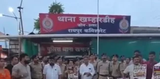 पूर्व सीएम भूपेश बघेल की अफ़सर शाहों को दो टूक…… कहा सरकारें आती जाती रहती हैं….. कांग्रेस ने घेरा खामरडीह थाना…. दीपक बैज पहुंचे बीजेपी कार्यकर्ताओं के खिलाफ एफआईआर लिखाने…..