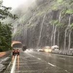 7 हजार करोड़ की लागत से बने मुंबई पुणे एक्सप्रेस वे की टनल धंसी…… दो महीने पहले ही बनकर हुई थी तैयार…… रोड हुई बंद, लगा अंबा जाम ….. डायवर्ट करके ट्रैफिक को किया जा रहा बायपास