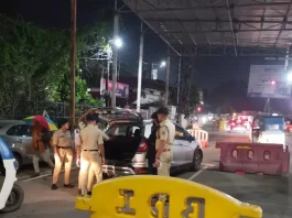 रायपुर के चौक चौराहों पर आज रात 8 बजे से देर रात तक नाकेबंदी…..43 जगह चेक पोस्ट लगाए गए…… ड्रिंक एंड ड्राइव करने वालों की आज खैर नहीं……अंदर देखें कहां कहां होगी चेकिंग……
