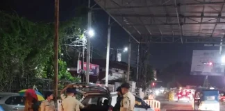रायपुर के चौक चौराहों पर आज रात 8 बजे से देर रात तक नाकेबंदी…..43 जगह चेक पोस्ट लगाए गए…… ड्रिंक एंड ड्राइव करने वालों की आज खैर नहीं……अंदर देखें कहां कहां होगी चेकिंग……