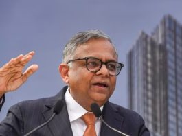 टाटा संस के चेयरमैन एन चंद्रशेखर ने दिया इस्तीफा….. टाटा परिवार के बाहर के पहले व्यक्ति जो बने थे चेयरमैन….. नोएल टाटा से मतभेद बताई जा रही वजह….. इस्तीफे के बाद टाटा समूह के शेयरों में आई गिरावट ……