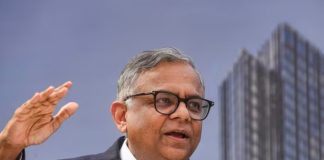 टाटा संस के चेयरमैन एन चंद्रशेखर ने दिया इस्तीफा….. टाटा परिवार के बाहर के पहले व्यक्ति जो बने थे चेयरमैन….. नोएल टाटा से मतभेद बताई जा रही वजह….. इस्तीफे के बाद टाटा समूह के शेयरों में आई गिरावट ……