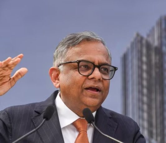 टाटा संस के चेयरमैन एन चंद्रशेखर ने दिया इस्तीफा….. टाटा परिवार के बाहर के पहले व्यक्ति जो बने थे चेयरमैन….. नोएल टाटा से मतभेद बताई जा रही वजह….. इस्तीफे के बाद टाटा समूह के शेयरों में आई गिरावट ……