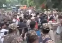 दिल्ली का VIP इलाका पूरी तरह से फोर्स के कब्जे में…..45 से अधिक मेट्रो स्टेशन बंद….. कॉकरोच पार्टी के 500 से अधिक नेता व कार्यकर्ता हिरासत में….. ज्ञानेश कुमार के खिलाफ लगातार बड़े प्रदर्शन…..